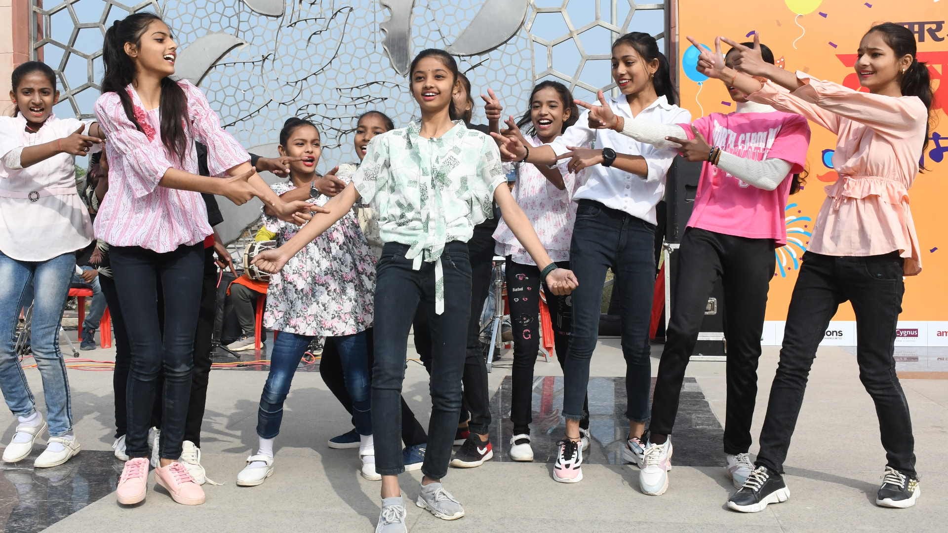 Amar Ujala New Year Celebration Youth danced on songs music and dance and enthralled everyone