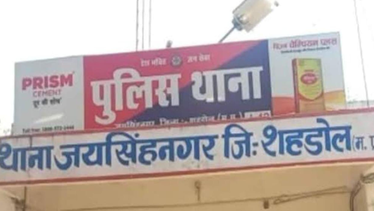 Bolero vehicle hits bike riding youth in Shahdol