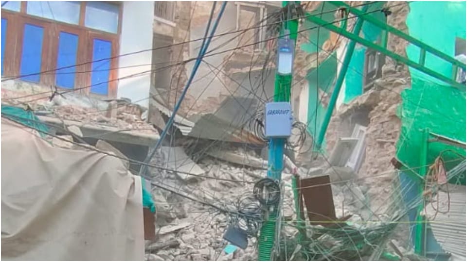 Dilapidated building collapsed near Ajmer Dargah Hindi News
