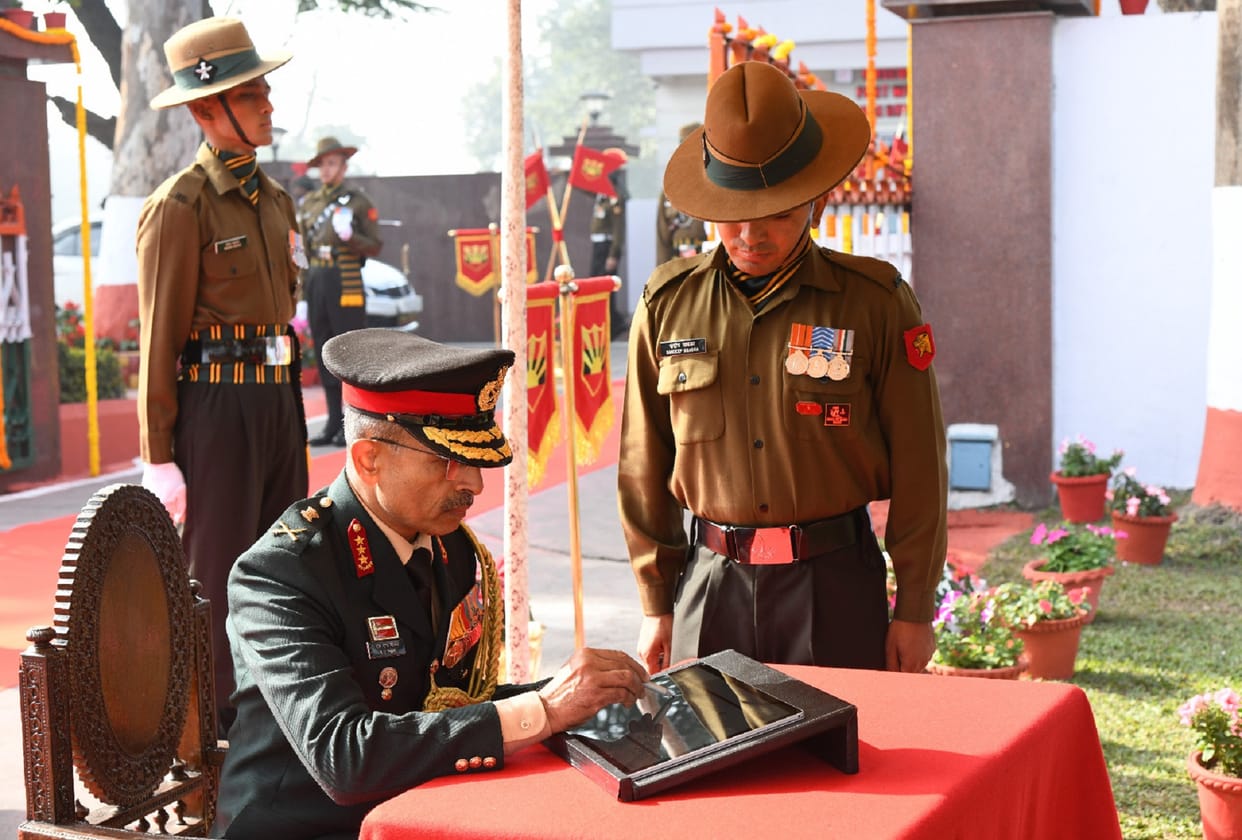 Lieutenant General RC Tiwari took charge of Eastern Command, paid tribute to the martyrs