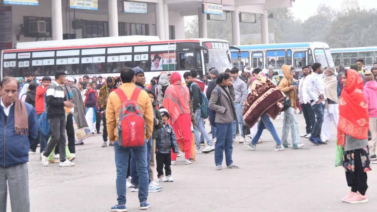 Oil supply decreasing at petrol pumps due to strike of truck drivers in Haryana