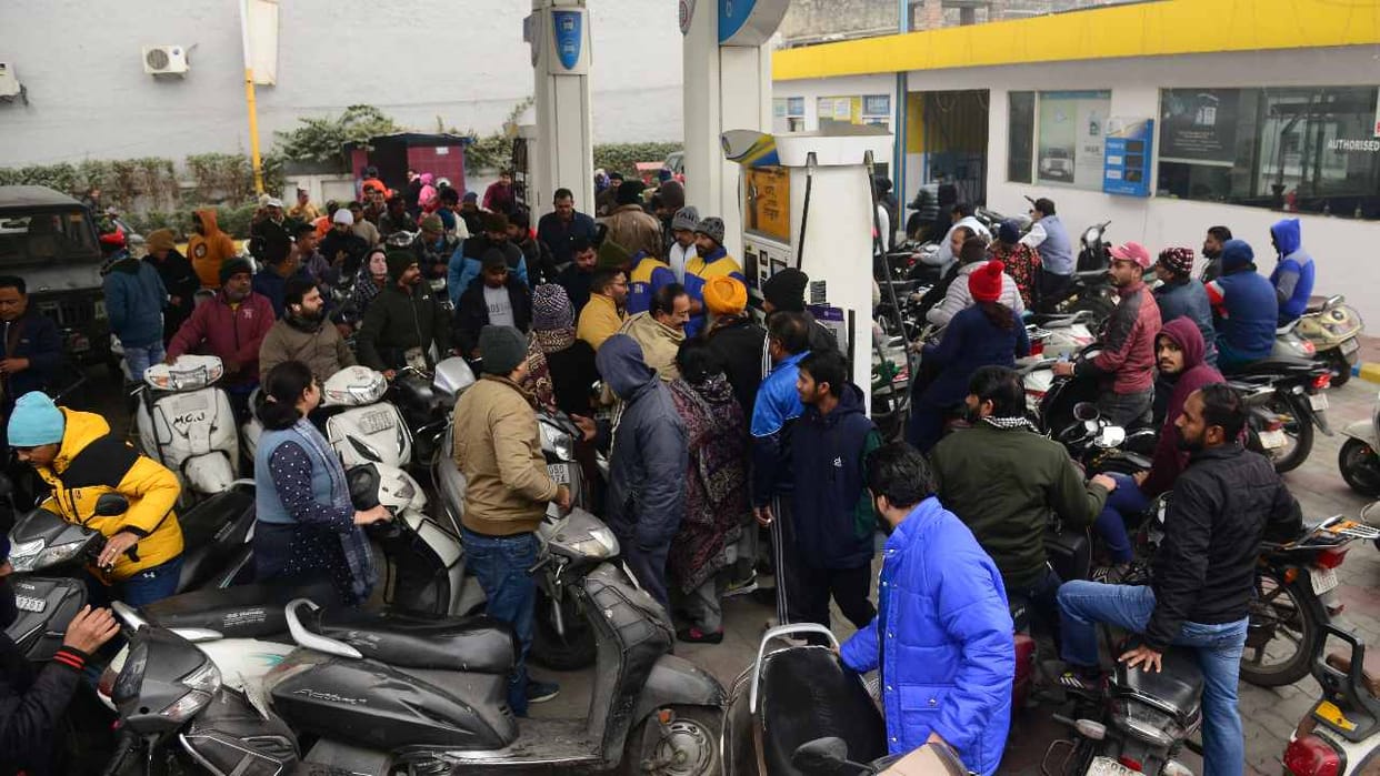 People are facing problems in Jalandhar due to truck drivers strike