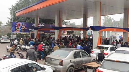 People are facing problems in Jalandhar due to truck drivers strike