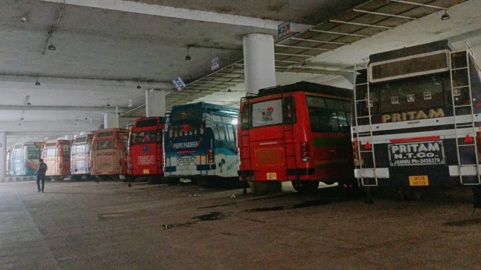jammu kashmir drivers and transport union strike on day second long queues on petrol pumps