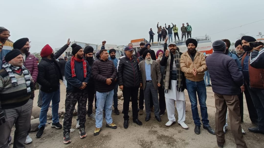 jammu kashmir drivers and transport union strike on day second long queues on petrol pumps