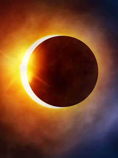 Not a single eclipse will be visible in India this year, Yoga formed after 72 years; The doors of temples will