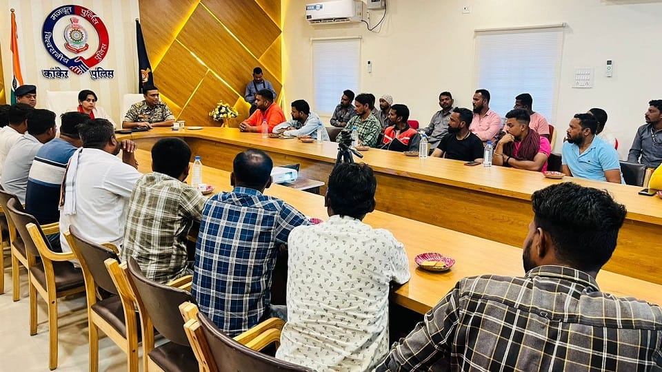 Kanker Collector and Superintendent of Police held meeting with drivers association regarding hit and run law