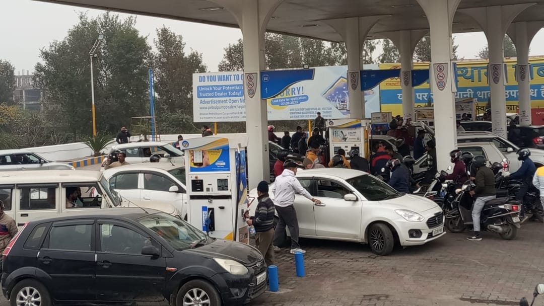 Kathua protest: Effect of strike against hit and run law case Chaos at petrol pump passengers upset
