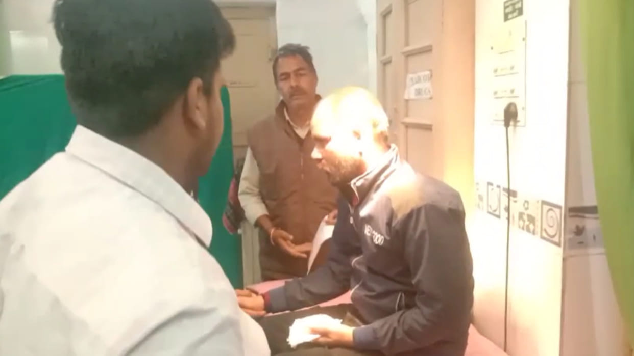 The devotee who came to visit Mahakal got injured by the rope.