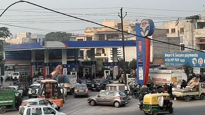 Hit and Run Rules: Jammed wheels tankers, crowd petrol pumps fill oil, fight after scuffle Sambhal