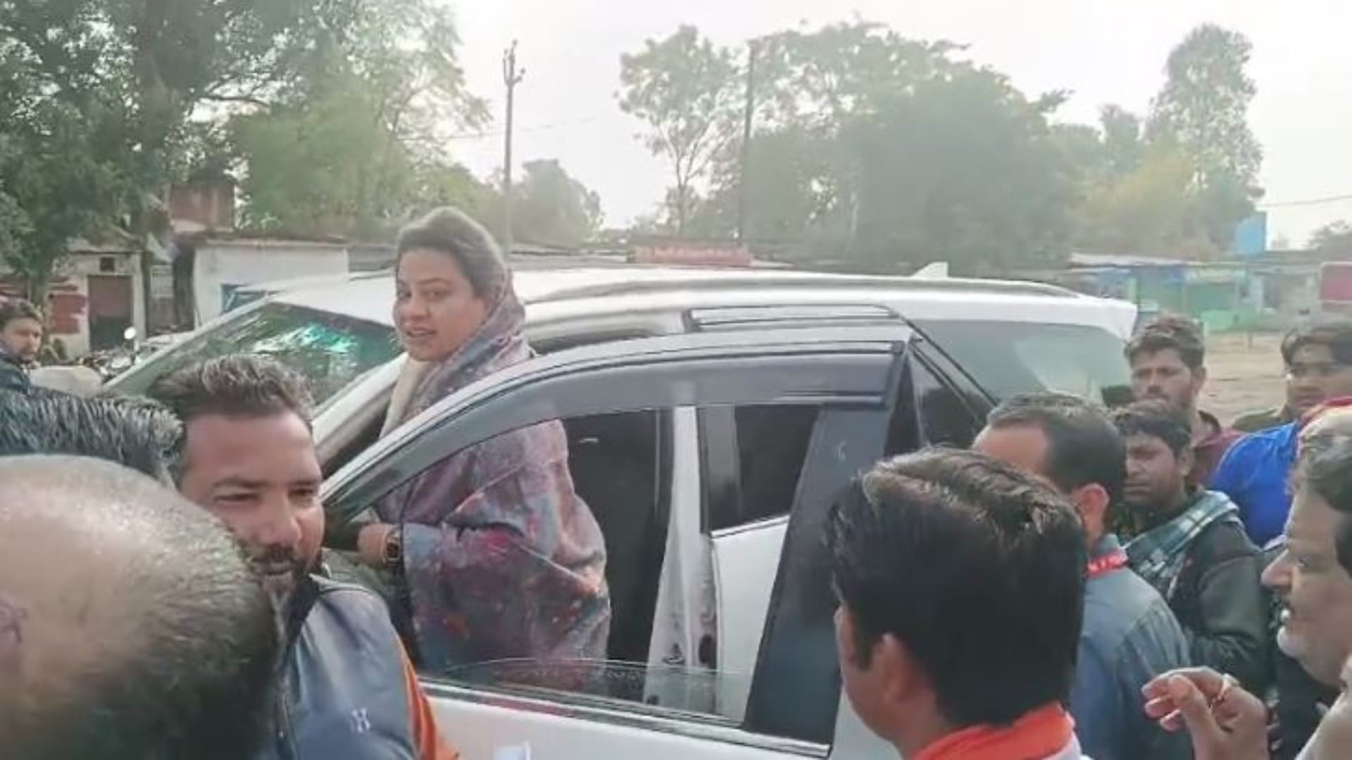 सांसद हिमाद्री सिंह के वाहन को रोका