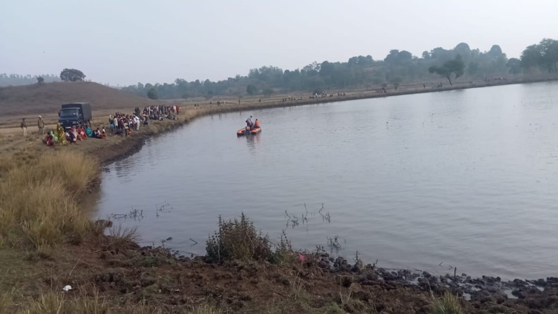 तालाब में से शव निकाला गया