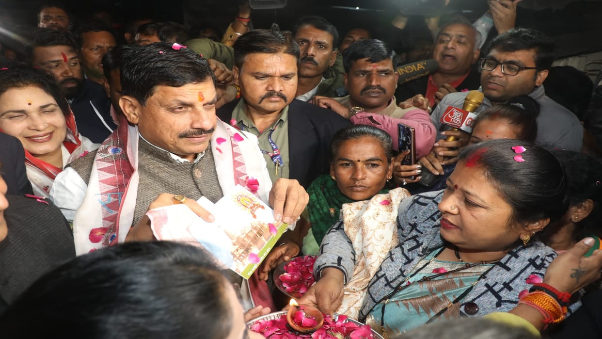 Ram Mandir CM Mohan Yadav went door-to-door and distributed invitations for Ram Temple