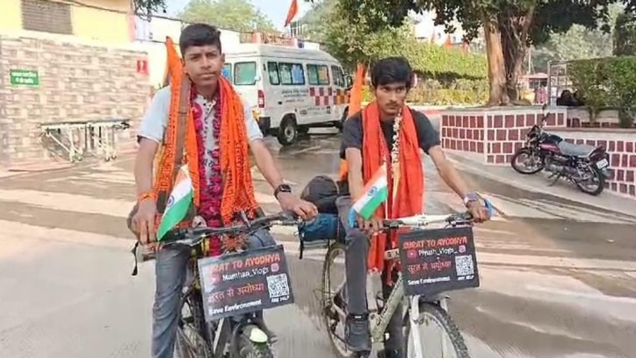 Ujjain News Two students set out on a 1400 kilometer journey by bicycle to visit Ramlala