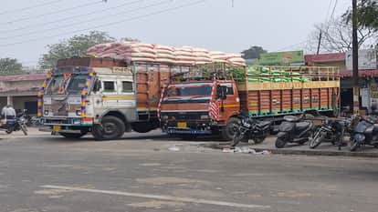 मुजफ्फरनगर में हड़ताल में सौ करोड़ का माल फंसा।