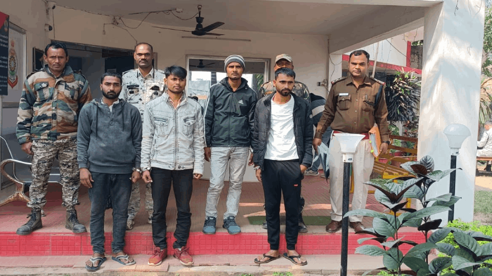 पुलिस की गिरफ्त में चार आरोपी