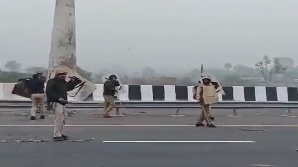 Case registered against 39 people in case of stone pelting on vehicles on expressway in Mainpuri
