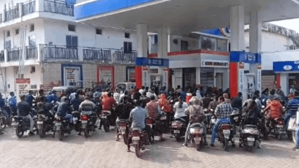 supply of petroleum products has come to a standstill at the petrol pump in Korba