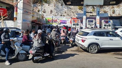 Petrol crisis Crowd at petrol pumps people facing problems due to strike against hit and run law Uttarakhand