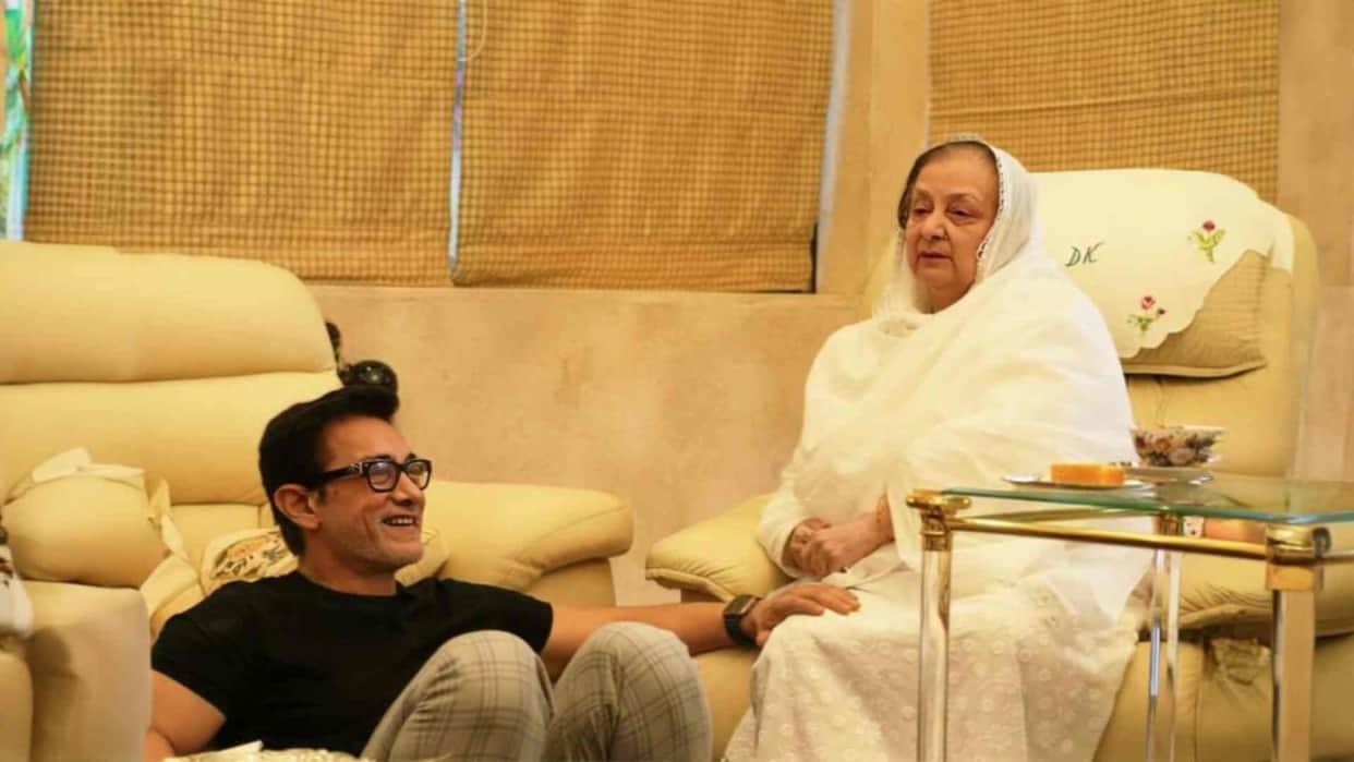 Saira Banu share a glimpse of new year celebration actress said Aamir Khan his family member in note