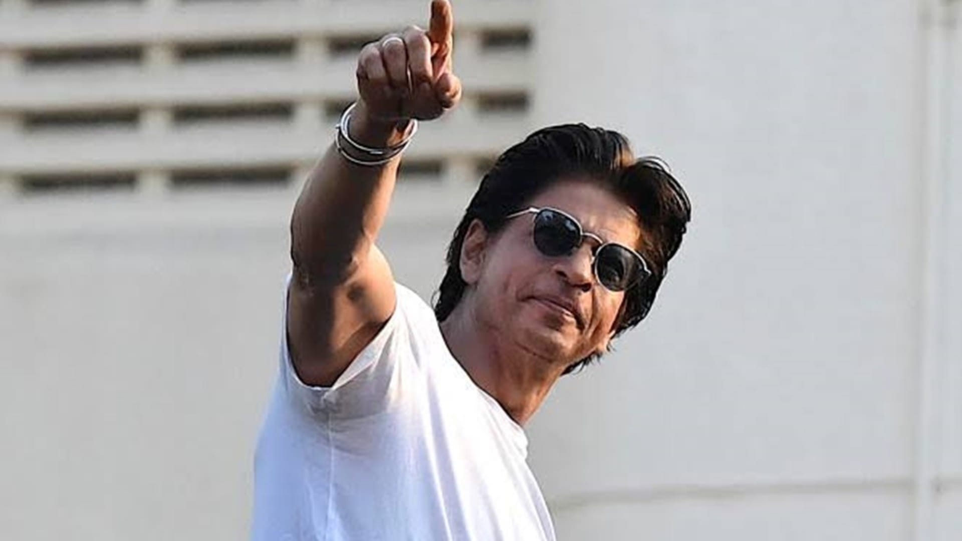 dunki star Shah Rukh Khan begs dil se director Mani Ratnam for a film says if you tell I will dance on plane