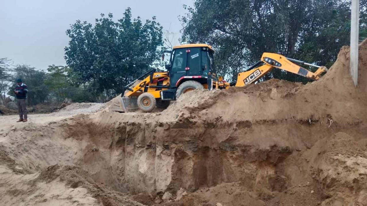 One mechanic died and the condition of another is critical due to Soil collapse in Sunam