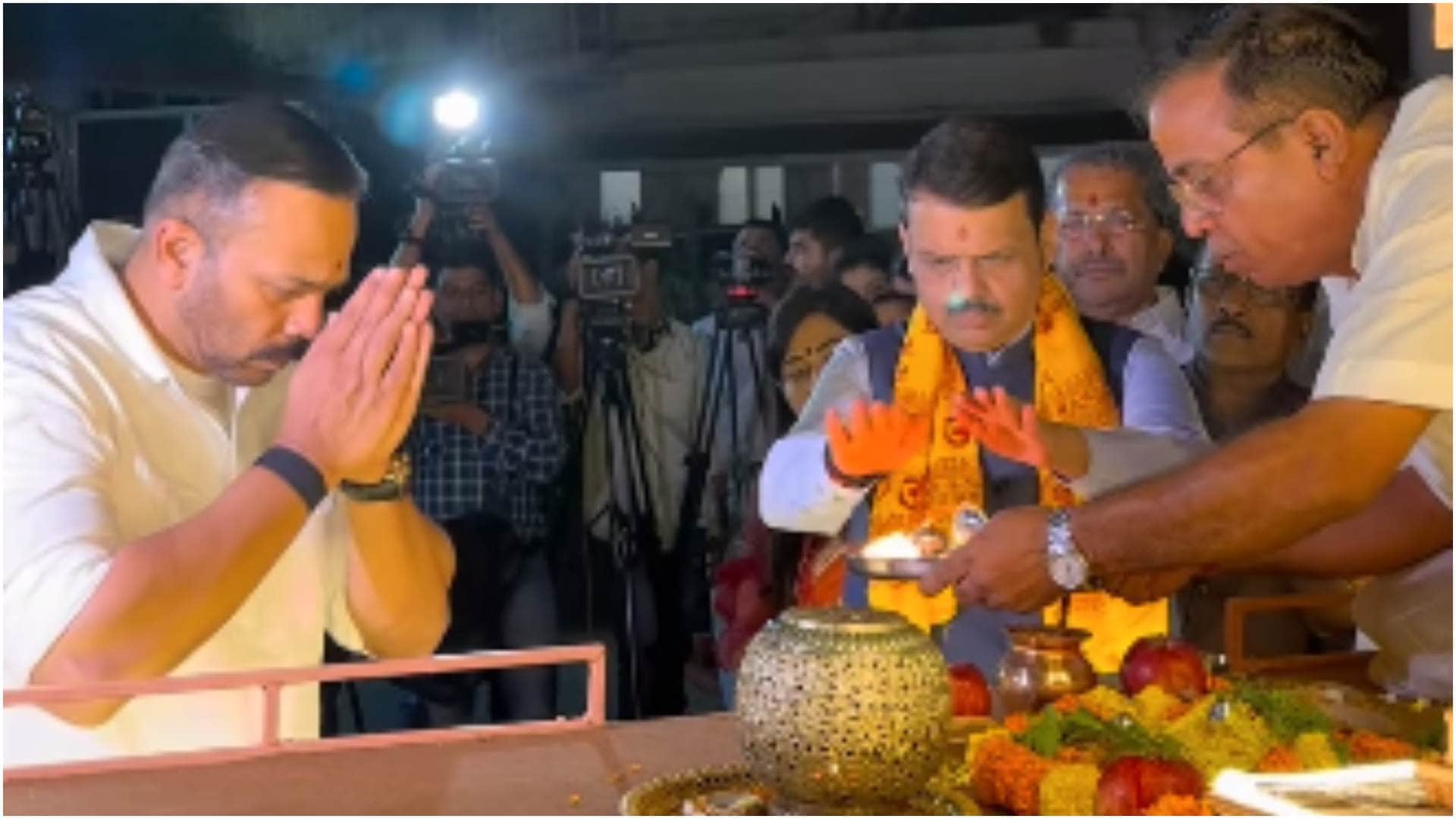 Ram Mandir Pran Pratishtha: Flag Off of the Ram Temple on Wheels by Deputy CM Devendra Fadnavis Rohit Shetty