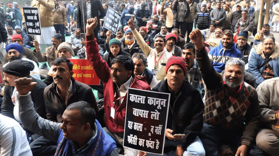 Bus and truck drivers protested against the new hit and run law at Delhi Jantar Mantar