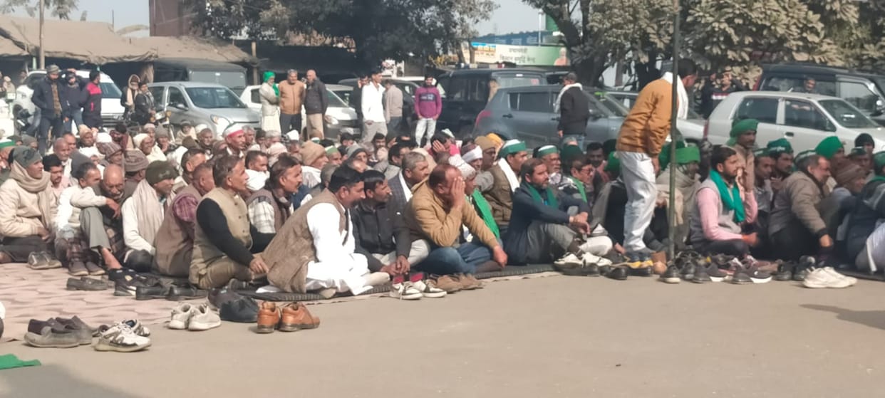 Bijnor: Farmers protest continued for the sixth day, Kisan Morcha started Mahapanchayat