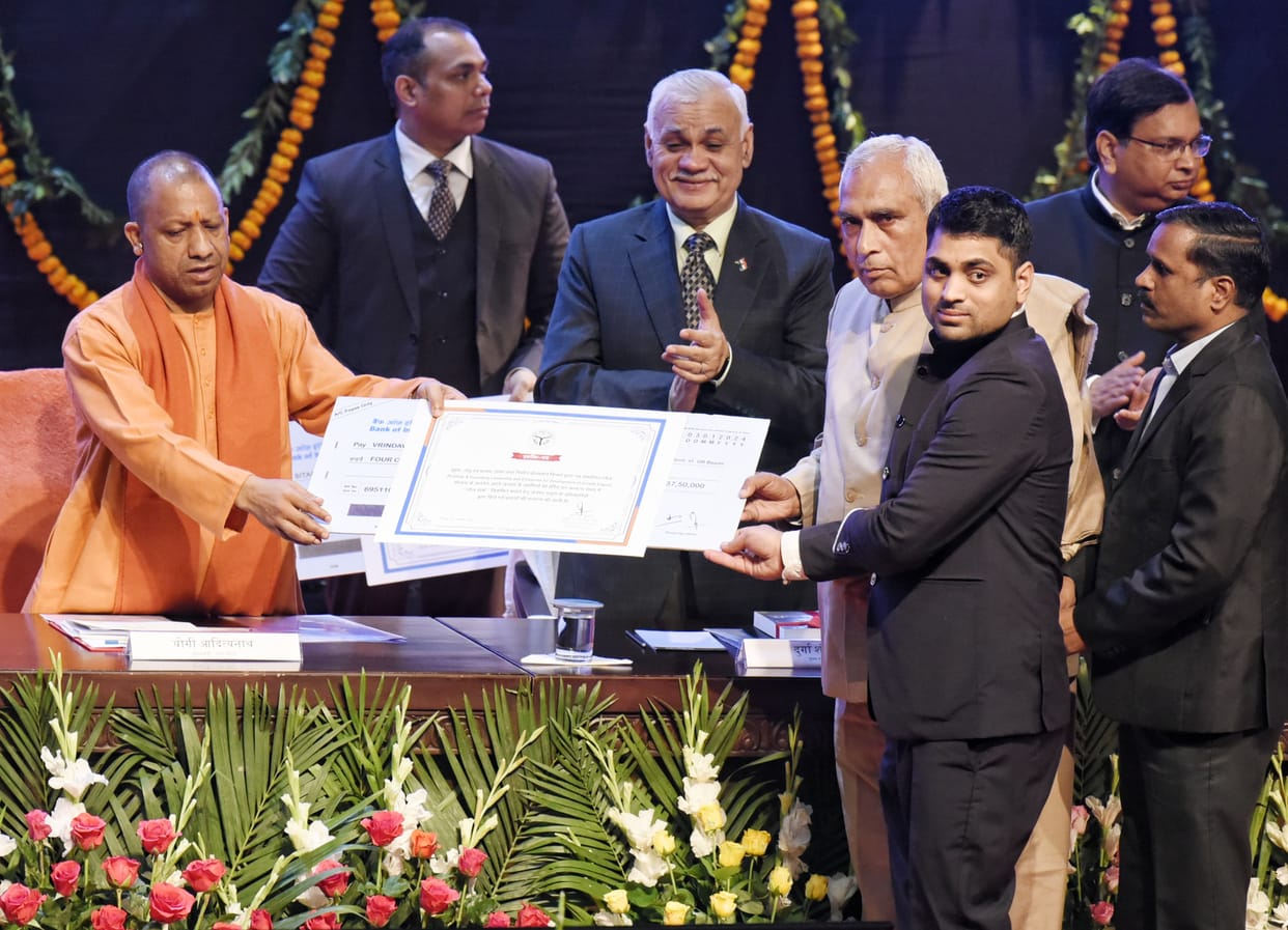 Lucknow News: CM said, today a smile is blooming on the faces of the traditional entrepreneurs who were forced