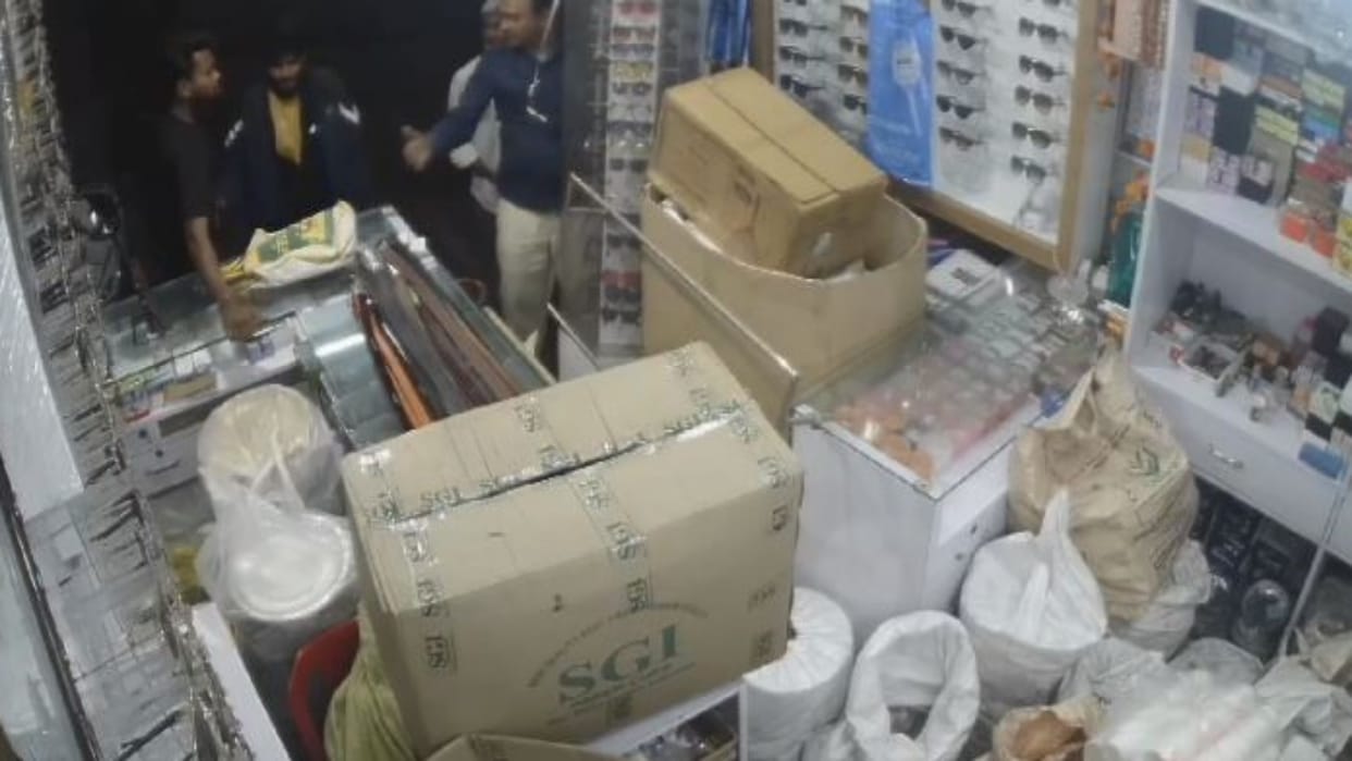 Chhindwara News Pandhurna miscreants scuffled with the shop operator and attempted to rob