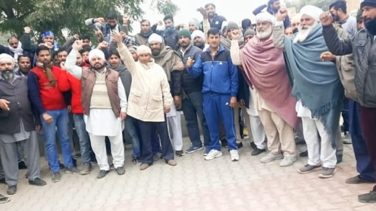 Protest against hit and run law, drivers on strike in Sirsa, sloganeering against central government