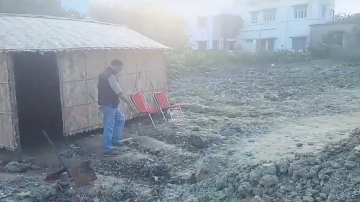 Pond disappeared overnight in Darbhanga; DM Rajeev Roshan ordered investigation into the matter