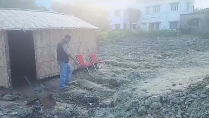 Bihar: रातोंरात गायब हो गया था तालाब; डीएम ने कहा- जमीन खाली करवाएं, मिट्टी निकालकर पहले जैसा बनवाएं Pond disappeared overnight in Darbhanga; DM Rajeev Roshan ordered investigation into the matter