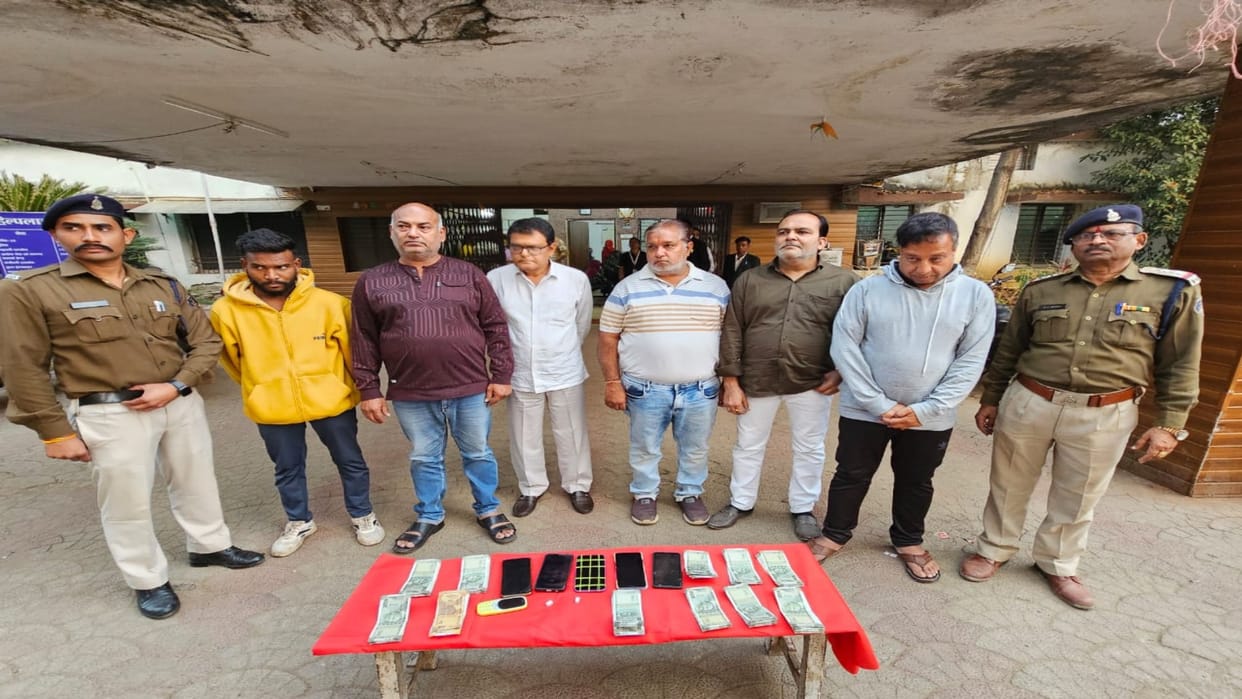 Raipur News: Gambling in a public place proved costly, police arrested six people