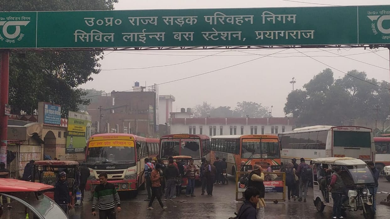 Temperature: Mercury dropped due to heavy rain, people shivered due to cold wave.