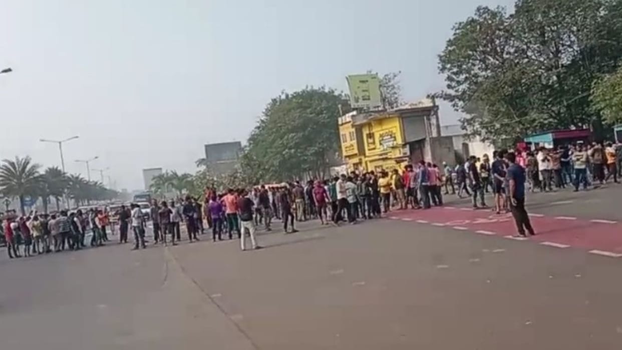Truck drivers thrashed policeman during protest against hit-and-run law in Surat Gujarat