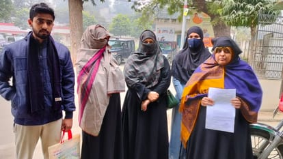 Bareilly: चौकी पर दरोगा ने धमकाया, सिपाहियों ने घर में घुसकर महिलाओं से की गालीगलौज, एसएसपी से शिकायत policemen entered the house and abused the women in bareilly