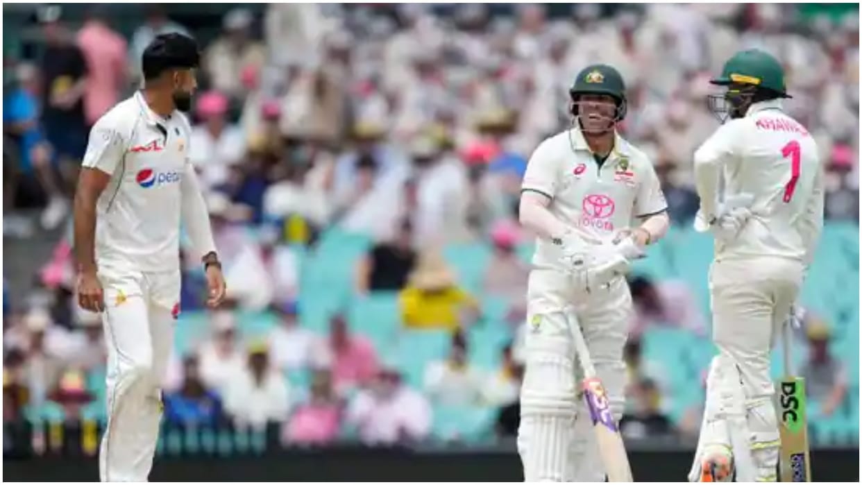 AUS vs PAk: Warner scored 34 runs, rain disrupted Australia-Pakistan test.