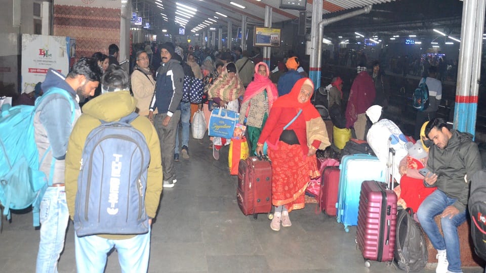 Many trains arrived late due to fog at Bareilly Junction