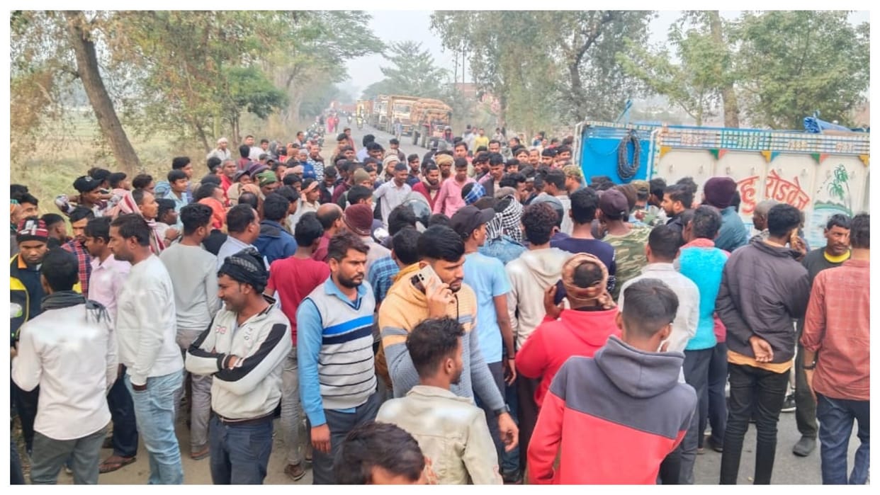 Bihar News : Truck crushes bike in Aurangabad, two year old child dies along with mother