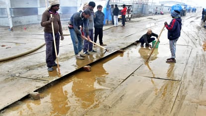 Preparations for Magh Mela lagged behind due to rain, due to strong current of Ganga there was a disturbance i