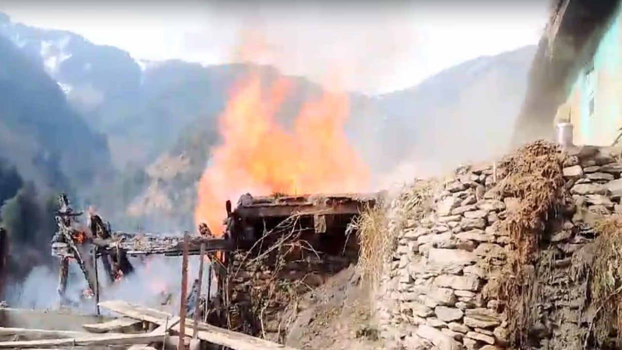 houses burnt due to fire in Priungal, loss worth lakhs