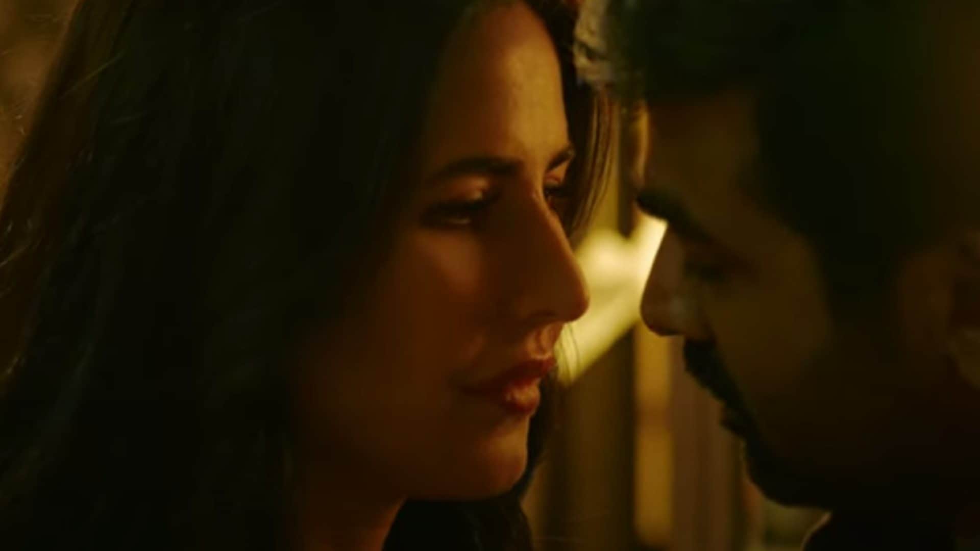 Merry Christmas song Nazar Teri Toofan Out Katrina Kaif and Vijay Sethupathi sizzling chemistry wins hearts