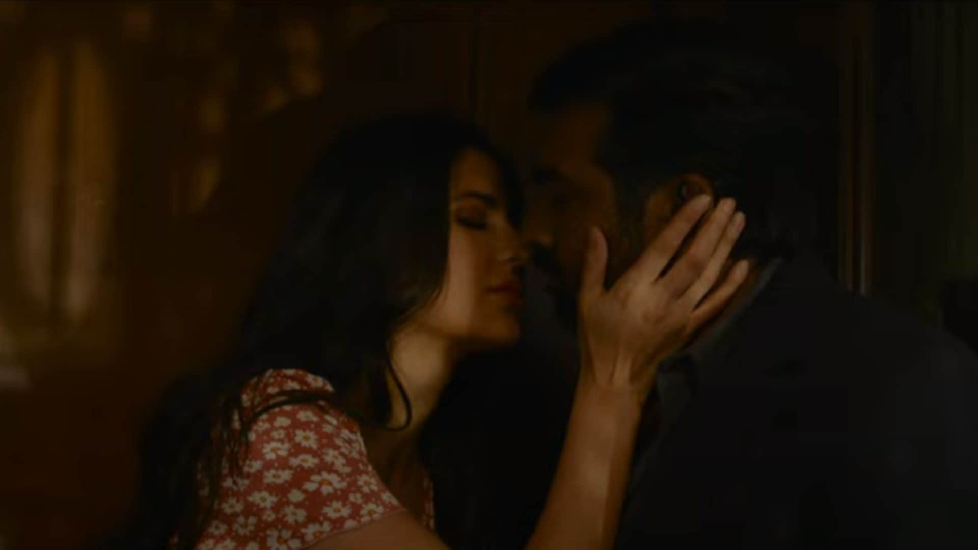 Merry Christmas song Nazar Teri Toofan Out Katrina Kaif and Vijay Sethupathi sizzling chemistry wins hearts