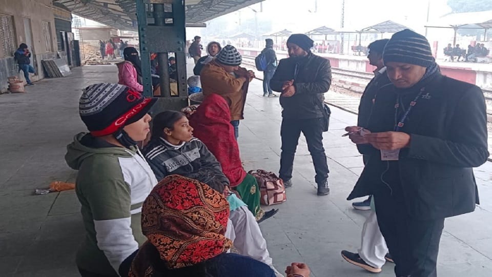 Six women caught without tickets in women reserved coach