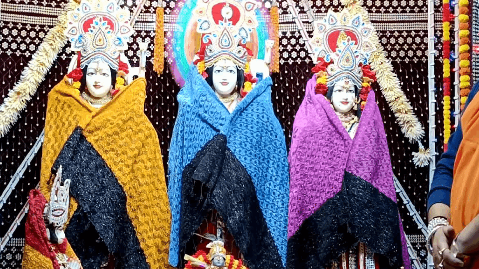 कचहरी पारा स्थित मंदिर में शॉल ओढ़ाया