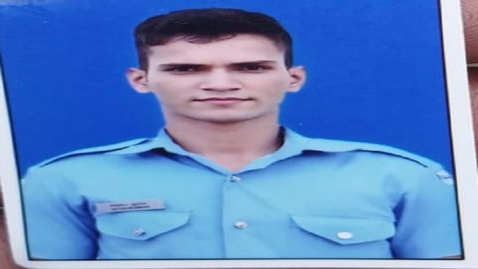 Accident on Narnaul Hisar Highway, Swift car hit by trolley, Air Force jawan dies, had come home on leave