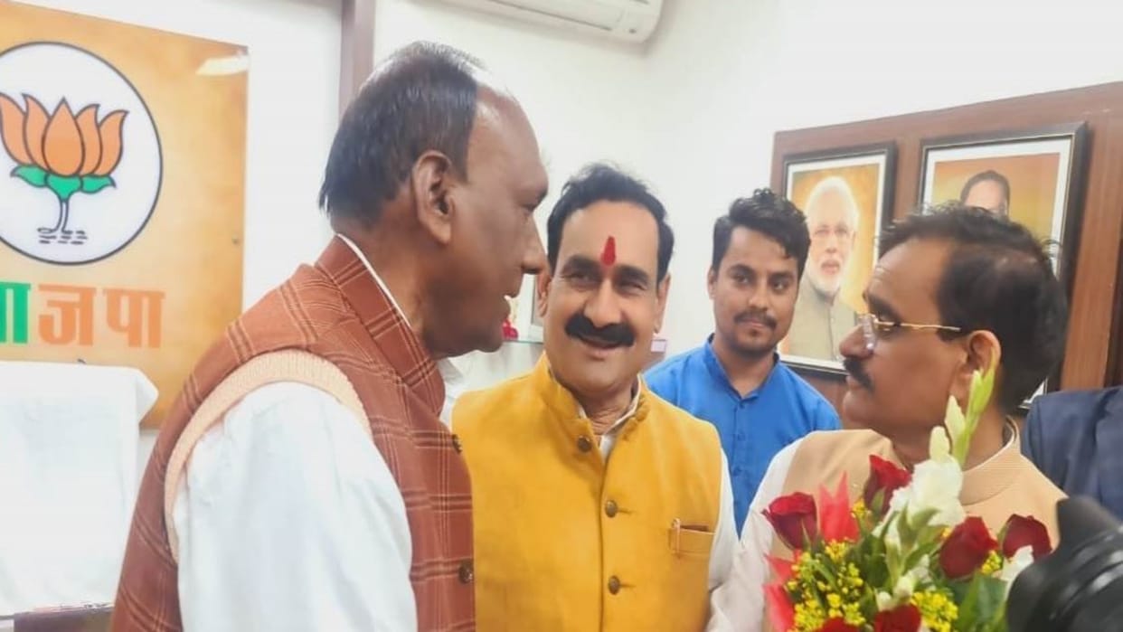 MP Politics Former Congress MLA Arya joined BJP says dictatorship going on in Congress