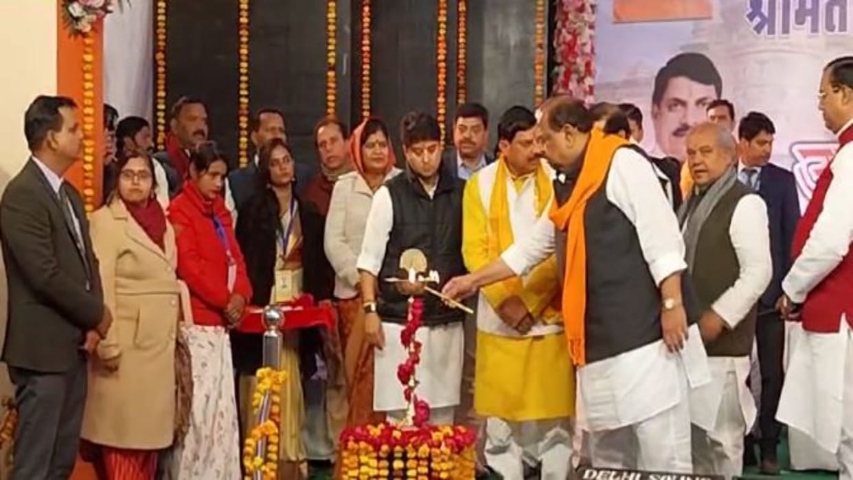 Gwalior While inaugurating the country biggest fair CM Yadav praised the Scindia family